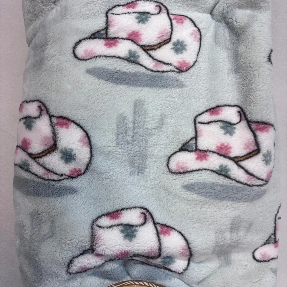 Desert Dust Oversized Throw Blanket Cowboy Hat‎ Cactus Print Cozy Blue 60x70 New